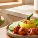 Cara memasak nasi kuning Banjar rumahan cuma pakai rice cooker, rasa manis gurih rempahnya nikmat