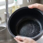 Kenapa inner pot rice cooker mudah tergores meski cuma dicuci pakai spons?