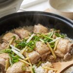 Susah makan karena tenggorokan gatal? Yuk coba resep ayam kukus yang lezat cuma pakai rice cooker aja